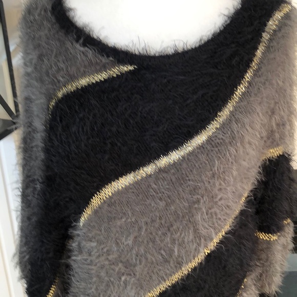 🌺S-Twelve black, gold & grey sweater🌺 - Picture 2 of 7